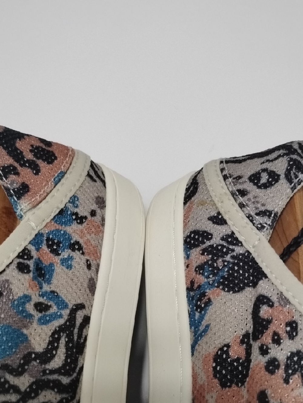 Olukai Pehuea Li Sneakers W10 - Picture 9 of 11